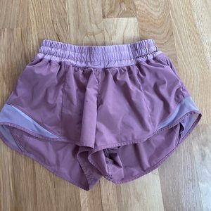 Mauve lulu lemon hotty hot 2.5 inseam shorts